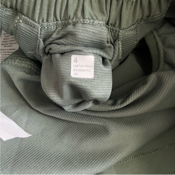 NWT Lululemon Hotty Hot High-Rise Lined Short 2.5” Grey Eucalyptus Size 4 - Picture 5 of 7